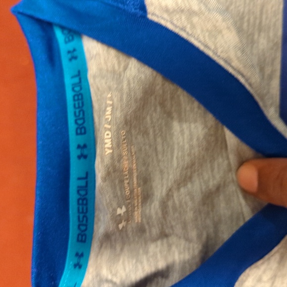 Kids Under Armour Baseball Shirt Size M - Picture 2 of 3